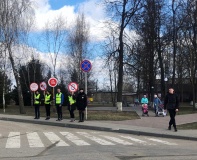госавтоинспекция Смоленской области и активисты школы провели профилактическую акцию «Жить по правилам» - фото - 10