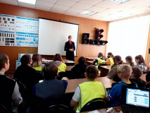 сотрудники ГИБДД и представители автошколы ДОСААФ России провели занятие для школьников - фото - 5