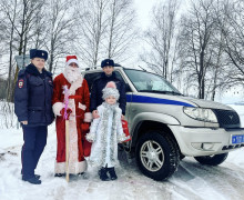 сотрудники МО МВД России «Починковский» приняли участие в акции «Полицейский Дед Мороз» - фото - 9