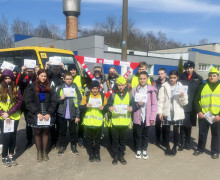сотрудники Госавтоинспекции и школьники провели акцию «Уступи дорогу детям!» - фото - 14