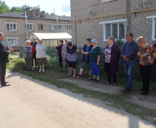 сход граждан в поселке Монастырщина - фото - 3