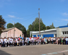 торжественные линейки, посвященные Дню Знаний, прошли в Монастырщинском районе - фото - 65