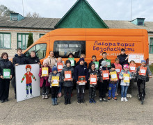 лаборатория безопасности совместно с Госавтоинспекцией посетила образовательные учреждения в Монастырщинском районе Смоленской области - фото - 9