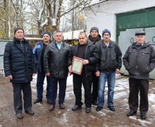 глава района поздравил сотрудников МБХТУ с Днем автомобилиста - фото - 1