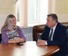 глава района провел встречу с инвестором по вопросу открытия нового предприятия на территории Монастырщинского района - фото - 1