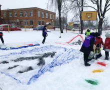 в Смоленской области сотрудники Госавтоинспекции, отряд ЮИД и волонтеры провели акция «Граффити на снегу» - фото - 8
