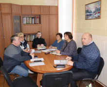 в Администрации Монастырщинского района прошло еженедельное рабочее совещание - фото - 3