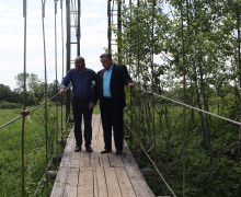 рабочая поездка с целью оценки состояния подвесного моста через реку Вихра - фото - 5