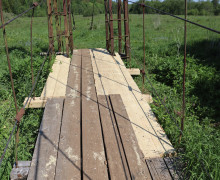глава района проверил выполнение поручения по ремонту подвесного моста через реку Вихра - фото - 3