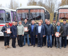 поздравили работников автомобильного транспорта с профессиональным праздником - фото - 3