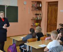 сотрудники Госавтоинспекции совместно с инспектором по делам несовершеннолетних провели акцию «Внимание, дети!» - фото - 6